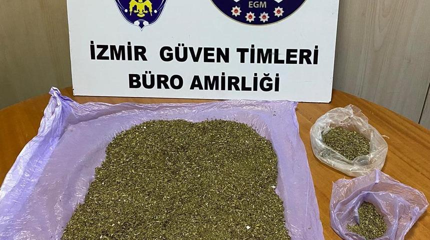 İzmir’de cezaevi firarisi uyuşturucuyla yakalandı