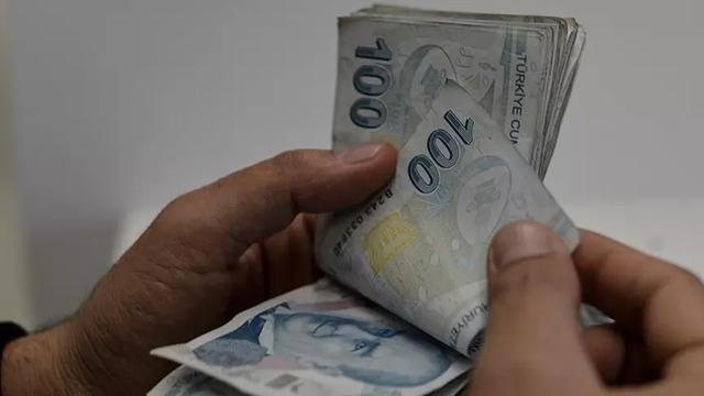 Milyonlar beklemede, ekonomi yönetimi maliyetleri hesapladı, emekliye ek zam EYT'ye mi takılacak? 