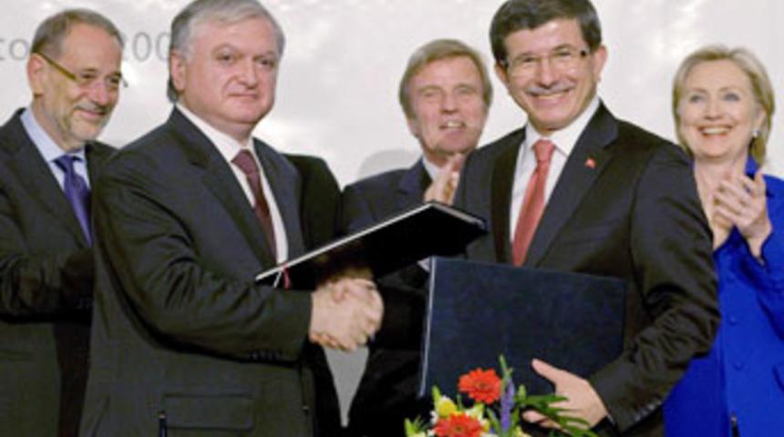 &ldquo;Y&uuml;z yıllık d&uuml;şmanlığa son verdiler&rdquo;