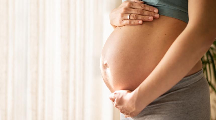 Karın ağrısı şikayetiyle doktora giden kadının midesinden 35 yıllık 'taş bebek' çıktı! Farkında bile değildi... Doktorları şaşkına çevirdi