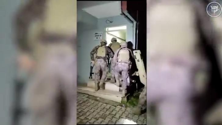 Bu yöntemlerle vatandaşları soyup soğana çevirdiler! 'Vergi ve trafik cezası' yalanıyla dolandırıyorlardı, 20 ilde 75 kişi yakalandı G3