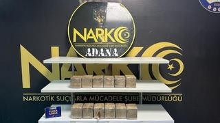 Adana’da akü içerisinde 22 kilogram esrar ele geçirildi