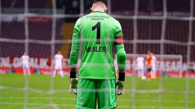 Galatasaray'da Muslera'nın hikayesi son buluyor! Sarı-kırmızılı yönetim kaleye geçecek oyuncuyu buldu bile...