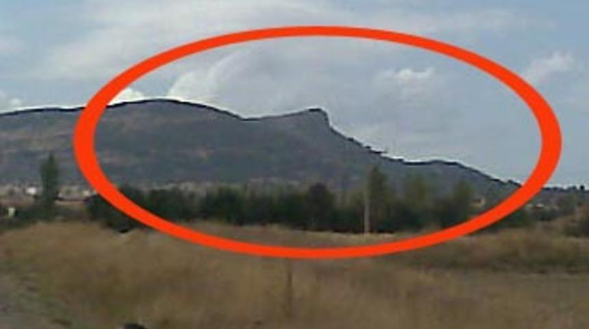 Dağın kıvrımlarında Atat&uuml;rk'&uuml;n sil&uuml;eti