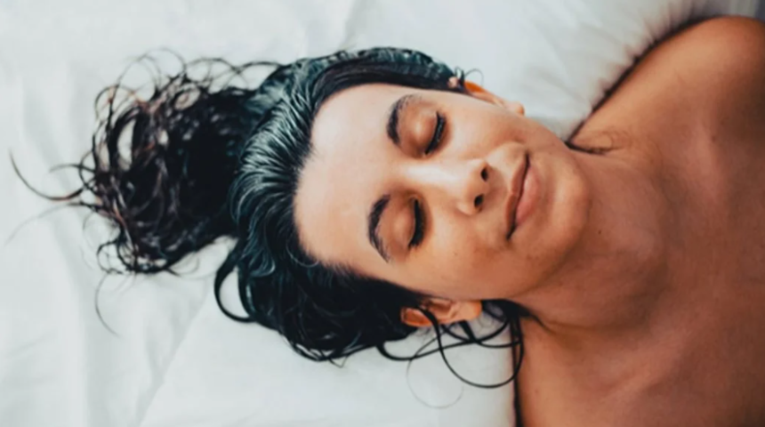 Islak saçla yatağa mı giriyorsunuz? Zararlarını duyunca çok şaşıracaksınız