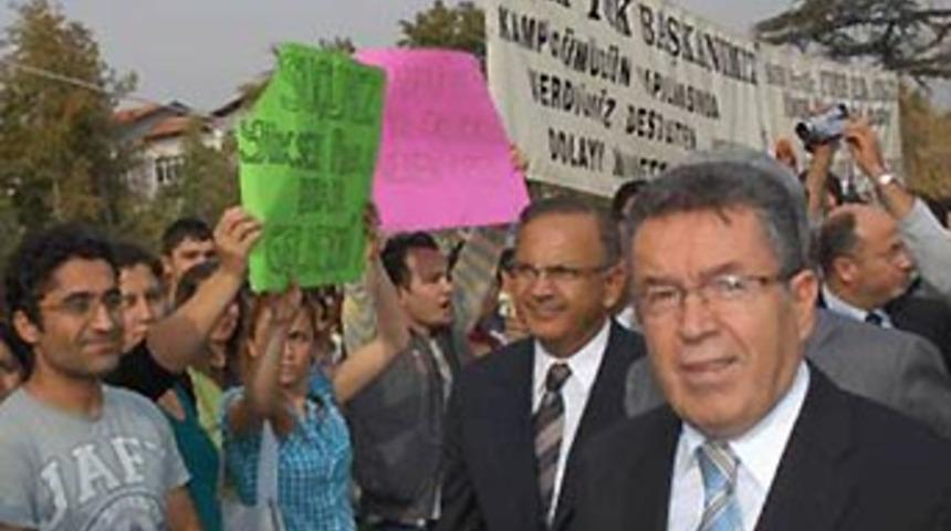 &Ouml;zcan'ın zor anları