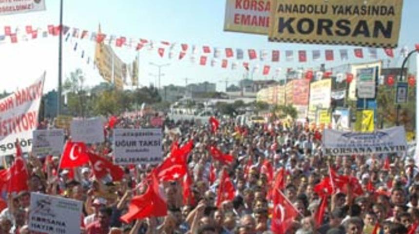 Taksiciler "korsan taksiye hayır" dedi