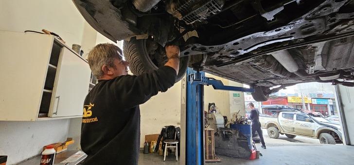 Oto tamircisinde çalışan mühendis buldu! Devrim gibi yenilik: Manuel aracı olanları o dertten kurtarıyor G1