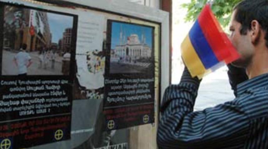 'T&uuml;rkler zafer kazandı' afişleri