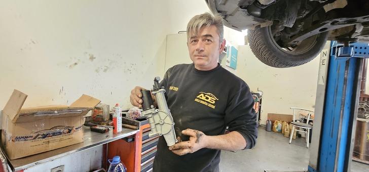 Oto tamircisinde çalışan mühendis buldu! Devrim gibi yenilik: Manuel aracı olanları o dertten kurtarıyor G3