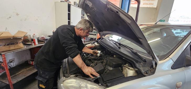 Oto tamircisinde çalışan mühendis buldu! Devrim gibi yenilik: Manuel aracı olanları o dertten kurtarıyor G4