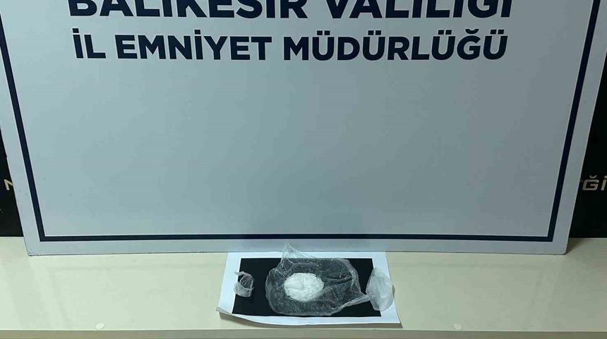 Bandırma’da uyuşturucu tacirlerine yönelik operasyon