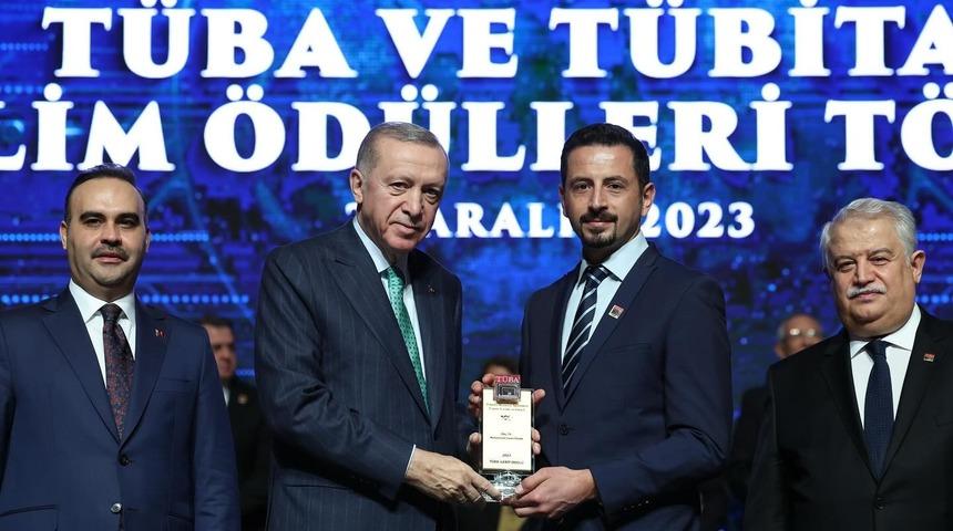 Niğde Ömer Halisdemir Üniversitesi akademisyeni ödülünü Cumhurbaşkanı Erdoğan’dan aldı
