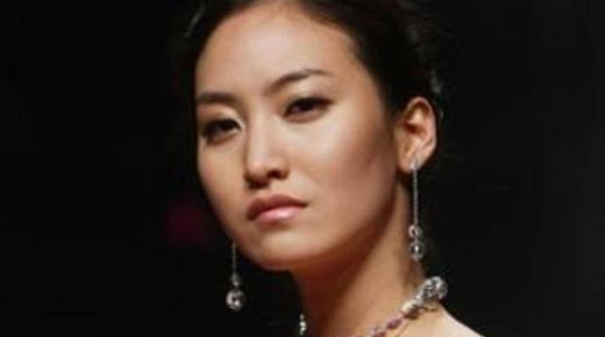 &Uuml;nl&uuml; top model &ouml;l&uuml; bulundu