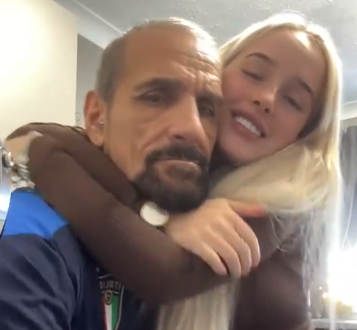 Görenler babası zannetti! Kendisi 18, sevgilisi 60 yaşında... Aralarındaki yaş farkı sosyal medyada gündem oldu G3