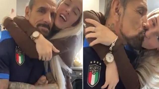 Görenler babası zannetti! Kendisi 18, sevgilisi 60 yaşında... Aralarındaki yaş farkı sosyal medyada gündem oldu