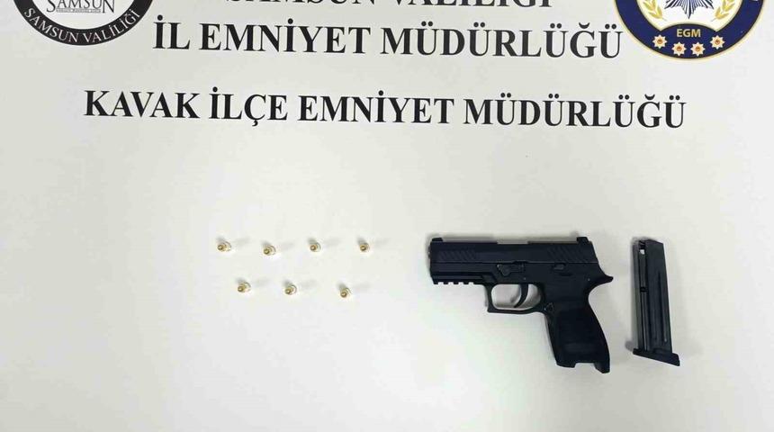 Yurt dışına kaçarken enselendi