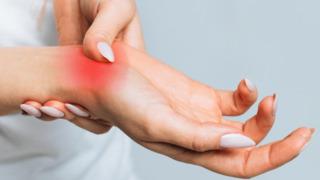 El ve ayaklardaki bu belirtiye dikkat! Tehlikeli hastalığın habercisi olabilir!