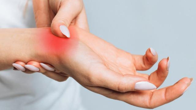 El ve ayaklardaki bu belirtiye dikkat! Tehlikeli hastalığın habercisi olabilir!