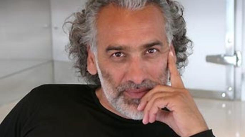 AKP'yi &ouml;ve &ouml;ve bitiremedi