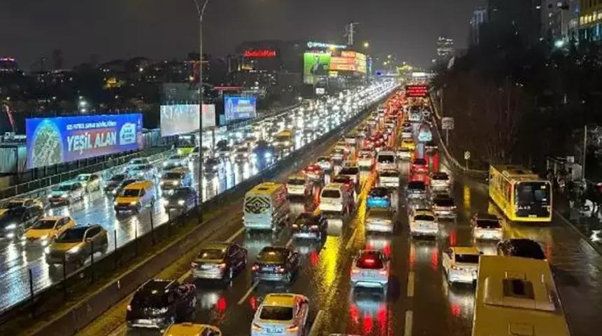 İstanbul'da trafik durma noktasına geldi! Yüzde 87'ye ulaştı