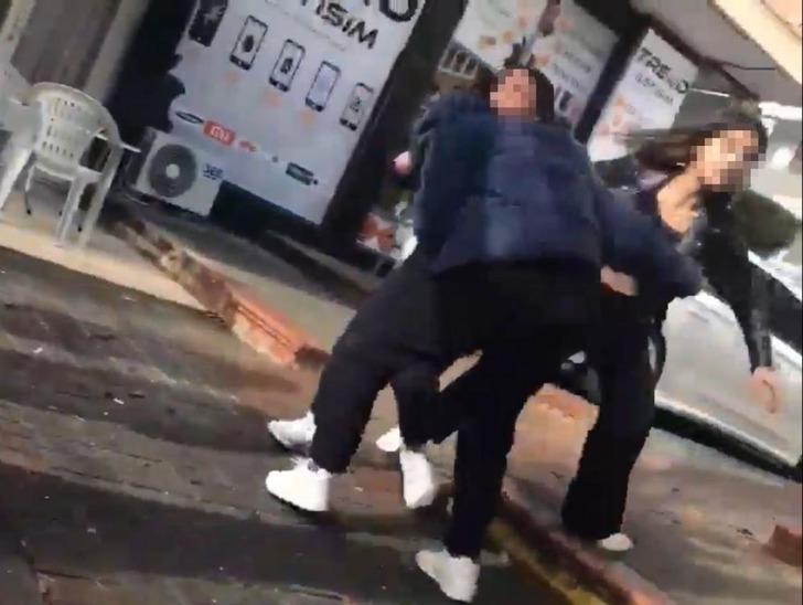 Kız öğrenciler sokak ortasında birbirine girdi! Kavga görüntüleri sosyal medyada gündem olunca soruşturma başlatıldı G1