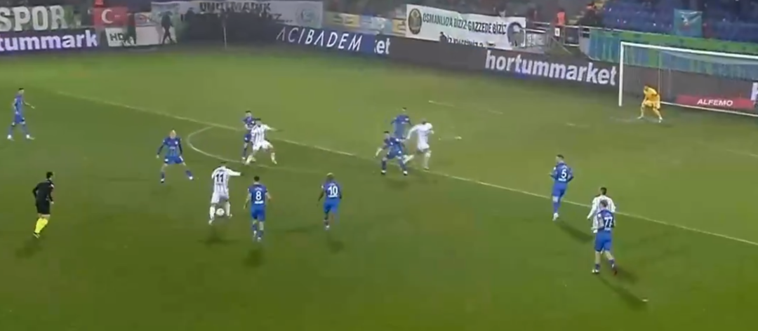 Rashica 4. dakikada attığı m&uuml;thiş golle sezonun rekorunu kırdı, taraftarlar gol&uuml;n ardından Galatasaray'ı etiketledi!