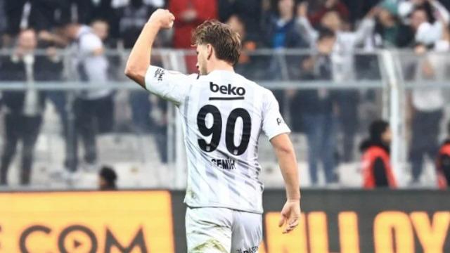 Beşiktaş'ın 2005 doğumlu cevheri Semih Kılıçsoy parlamaya devam ediyor! Rizespor maçını da boş geçmedi, duble yaptı! 3 haftada 4 gol atmayı başardı
