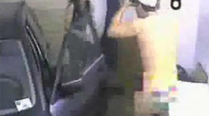 &Uuml;nl&uuml; mankene &ccedil;ıplak şaka!