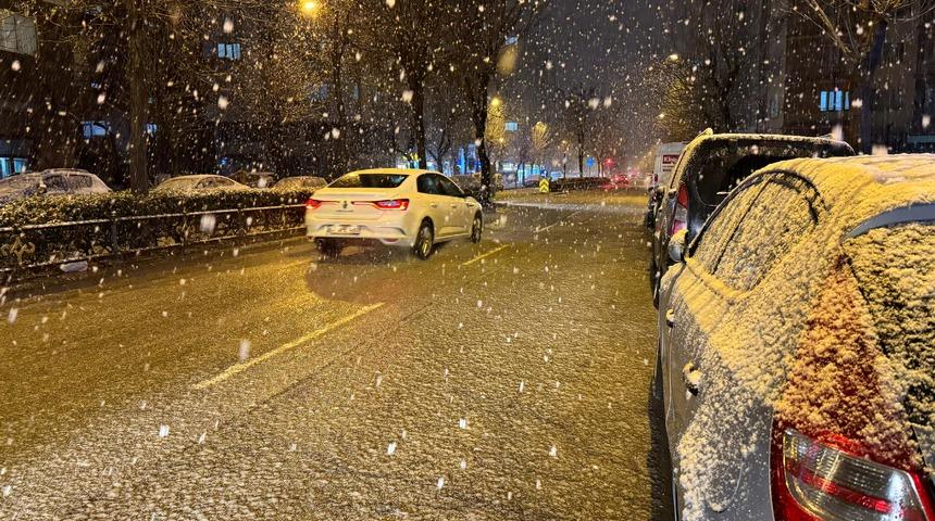 Eskişehir'de kar yağışı etkili oluyor