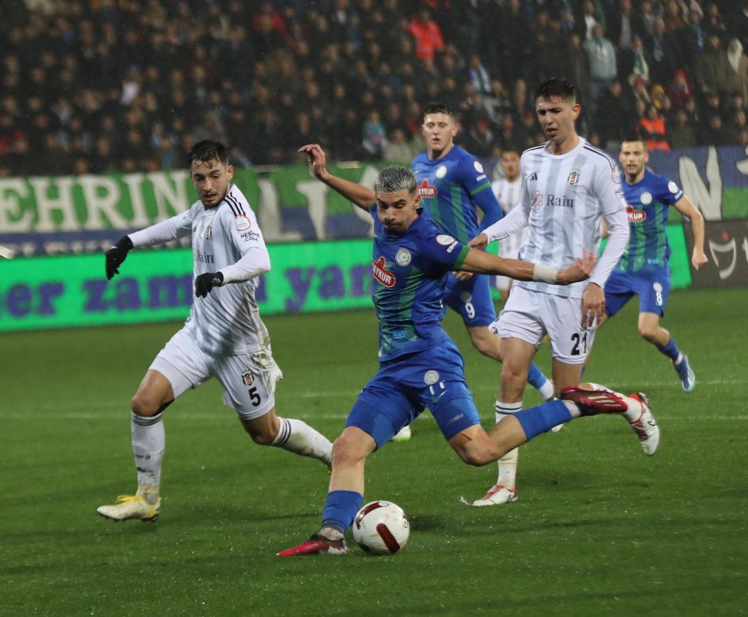 Beşiktaş &Ccedil;aykur Rizespor'u 4-0 ile devirdi, bu sezon bunu ilk kez başardı! Semih Kılı&ccedil;soy 2 gol 1 asistle parmak ısırttı