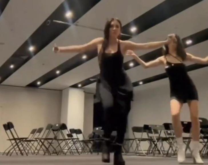 Hazar Ergüçlü pavyon dansını böyle öğrenmişti! O görüntüler ortaya çıktı... "Yıllardır bu işi yapıyormuş gibi" G2