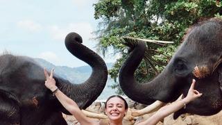 Duy Beni'nin Ekim'i Rabia Soytürk tatilde filin burnuna oturdu! Fil ile pozları sosyal medyanın dilinde