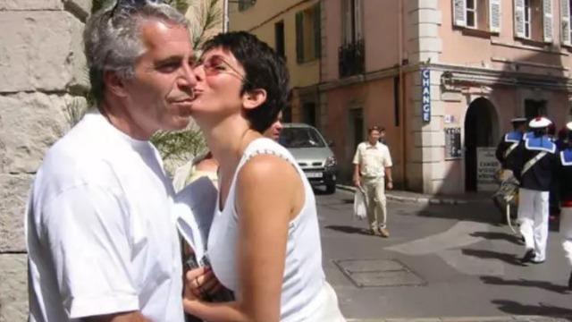 Pedofil Jeffrey Epstein belgelerinde şoke eden iddia: 17 yaşındayken Prens Andrew ile seks yapmam için...