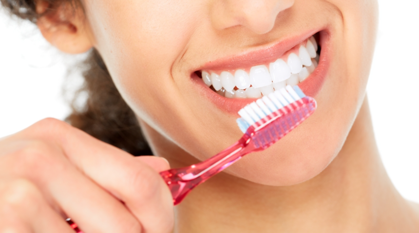 Dişleri süt gibi bembeyaz yapan mucize kür! Anında etki ediyor