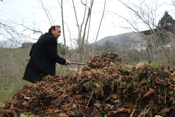 34 yıl akademisyenlik yaptı... Mahalle mahalle gezip tarla belliyor, inek sağıyor 'Takım elbisemi ancak geceleri çıkartacağım' G4