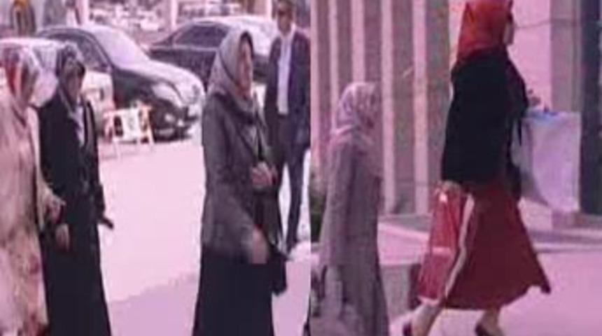 AKP'li kadınların şıklık yarışı