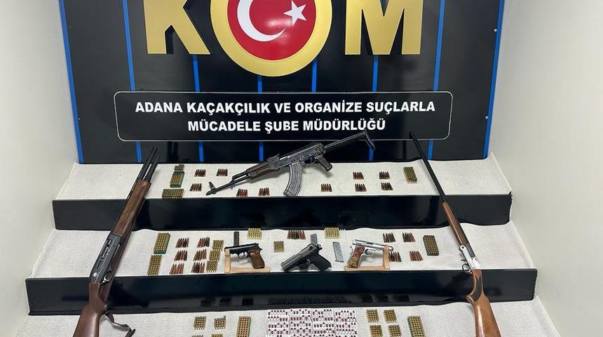 Adana'da iki evde ruhsatsız 6 silah ele geçirildi