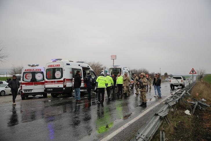 Diyarbakır'da cezaevi aracı şarampole devrildi! Yaralılar var... Bakan Tunç'tan açıklama G3