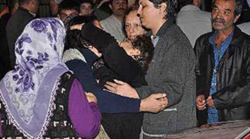 Gen&ccedil; &ouml;ğretmen 10 bı&ccedil;ak darbesiyle &ouml;ld&uuml;r&uuml;ld&uuml;