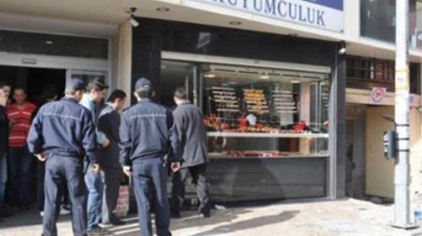Soyguncular kuyumcuyu &ouml;ld&uuml;rd&uuml;