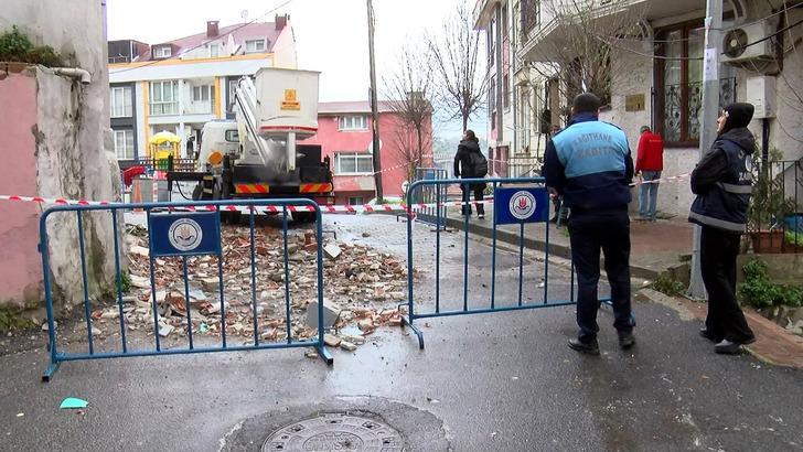 Kağıthane'de faciaya ramak kala! Balkon büyük gürültüyle çöktü... Bina sakini: 'Deprem de olsa biz duymayız! Güçlendirme var' G5