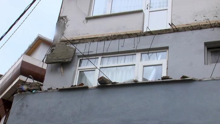 Kağıthane'de faciaya ramak kala! Balkon büyük gürültüyle çöktü... Bina sakini: 'Deprem de olsa biz duymayız! Güçlendirme var' G4