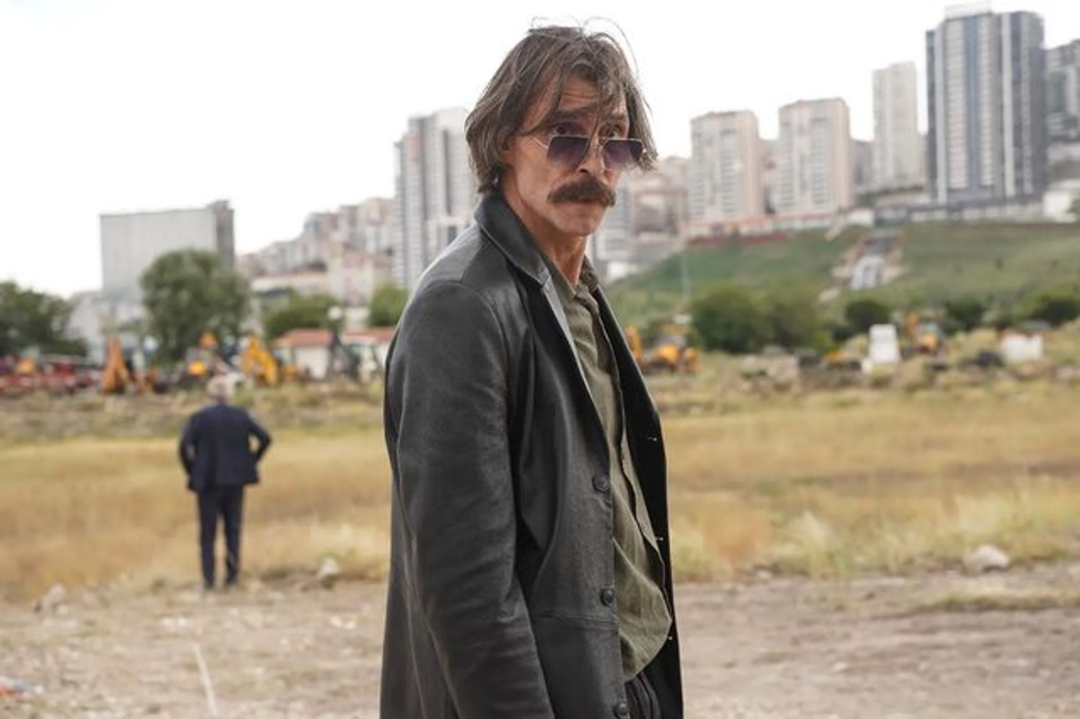 Behzat &Ccedil;. ile milyonlar tanımıştı... Erdal Beşik&ccedil;ioğlu, siyasete atıldı...  CHP'den belediye başkan adayı oldu!