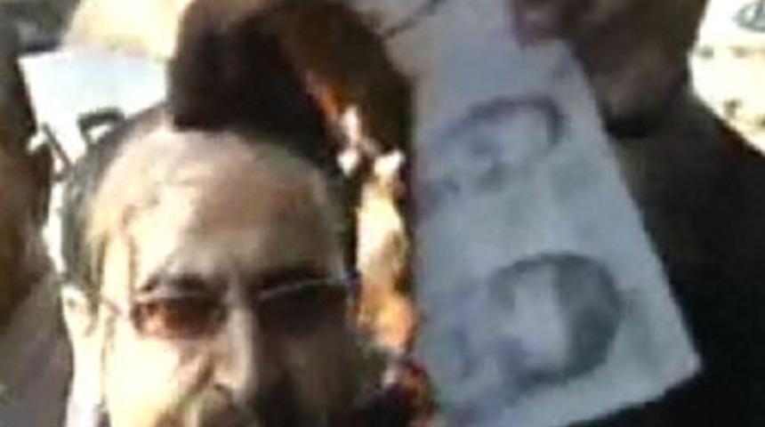 Bak&uuml;'de T&uuml;rk liderlerin resimleri yakıldı