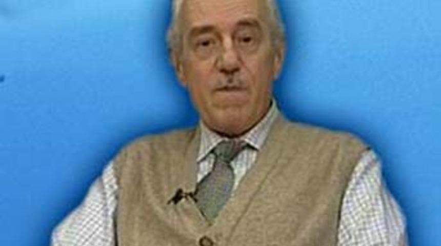 Profes&ouml;r, cep telefonu uğruna &ouml;l&uuml;me gitti