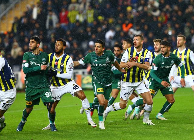 Fenerbahçe 15 yıl sonra bir ilki başardı, Sarı-Lacivertliler Konyaspor'u rekorları kırarak 7-1 mağlup etti!