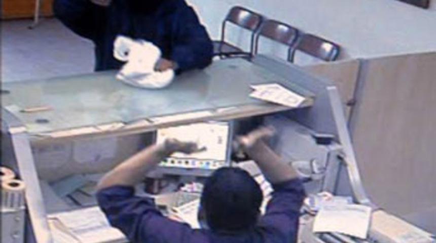 PTT soyguncusu kameralara yakalandı!