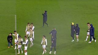 Konyaspor karşısında 7-1'lik galibiyette hat trick yapan Edin Dzeko maç bitiminde kulübeden sahaya koştu! Herkes ne yapacak diye bakarken...