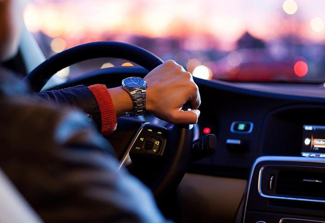 Yeni yılla birlikte sıfır otomobil fiyatları da y&uuml;kselişe ge&ccedil;ti, vatandaşlar isyan etti:  'Akşama bile zam gelebilir'